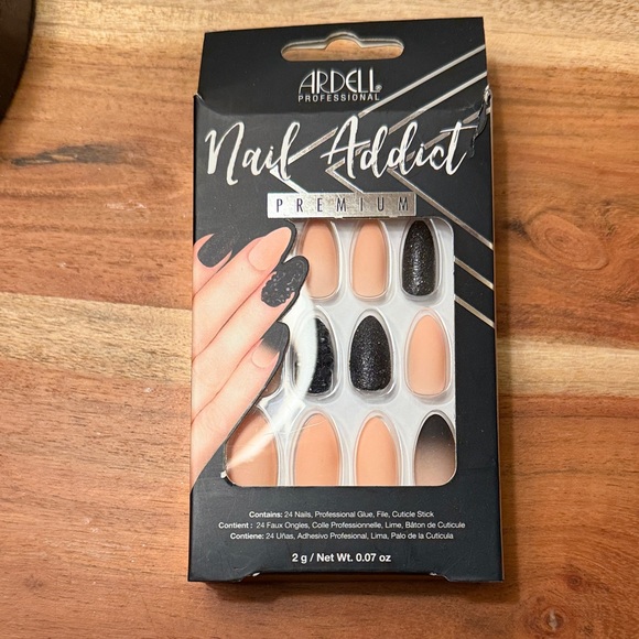 Ardell Other - Ardell Nail Addict Premium Black and Tan Set